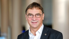 Portrait des Kirchenpräsidenten Volker Jung