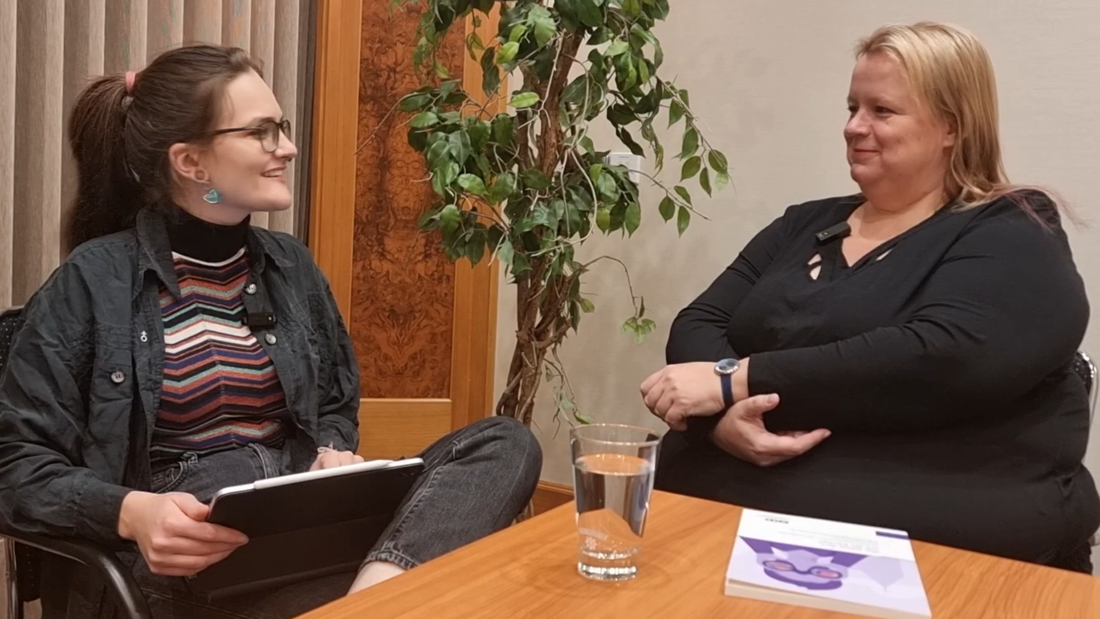 Social-Media-Redakteurin Leonie Mihm im Videointerview mit Friederike Erichsen-Wendt 