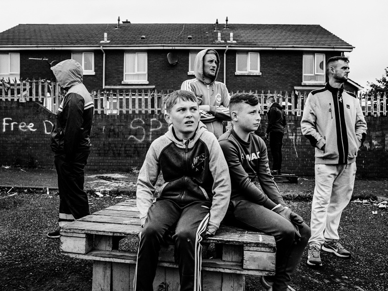 Kinder in protestantischem Stadtteil von Belfast