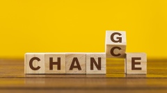 Würfel mit Worten "Change" und "Chance"