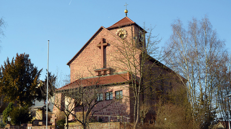 Märchenhaft klar - Die Auferstehungskirche in Lohr