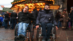 Mit dem Rollstuhl über den Weihnachtsmarkt