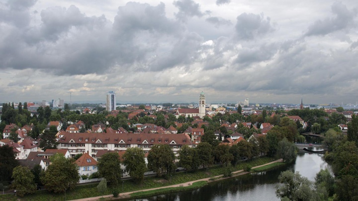 Blick auf die Stadt Kehl in Baden-Württemberg. Sie liegt gegenüber von Straßburg.
