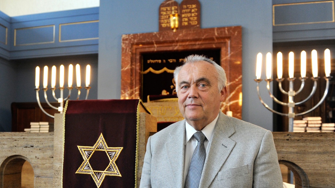 Der Vorsitzende der Juedischen Landesgemeinde Thüringen, Reinhard Schramm, in der Synagoge in Erfurt.