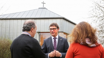 Volker Jung besucht Kirchenasyl in Gross-Gerau