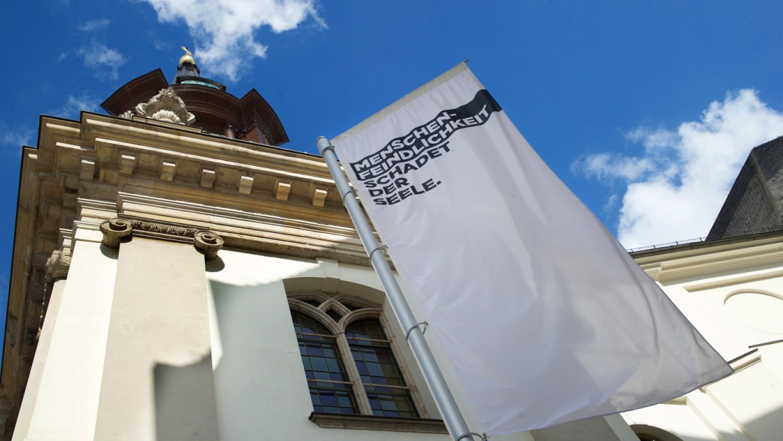 Mehrere Berliner Kirchen positionieren sich anlässlich der Bundestagswahl deutlich sichtbar gegen Rechtspopulismus