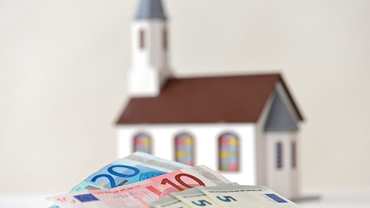 Die Evangelische Kirche im Rheinland rechnet für die kommenden Jahre mit weiter steigenden Kirchensteuereinnahmen. 