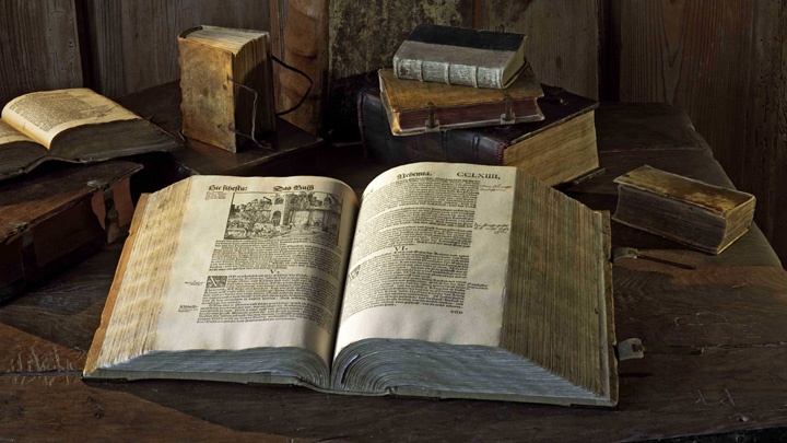 Die sogenannte Wartburg-Bibel, in der Übersetzung Martin Luthers, gedruckt bei Hans Lufft, Wittenberg 1541. 