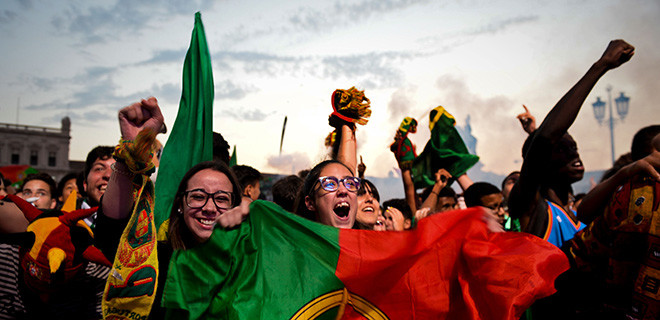 Jubelnde portugiesische Fans
