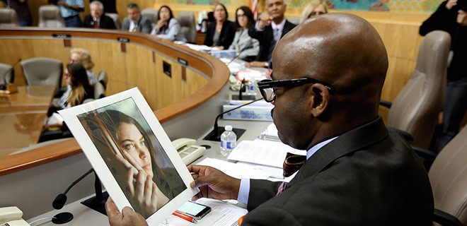 Brittany Maynards Foto bei einer Anhörung zur Sterbehilfe im kalifornischen Senat