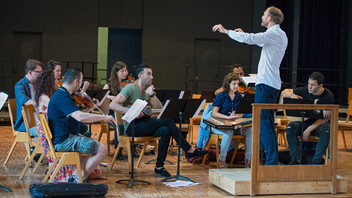 Der Austausch der Berufsmusiker der Orchesters "Bridges" aus aller Welt geht weit über die Musik hinaus.