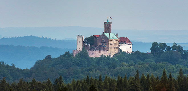 Die Wartburg bei Eisenach aus der Ferne