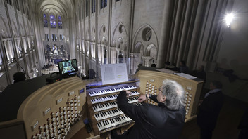 Blick auf die Orgelanlage in Notre Dame