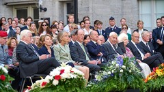 Spitzenvertreter des Staates sitzen in einer Reihe beim Gedenken zum 20. Juli im Berliner Bendlerblock, u.a. Bundespräsident Frank-Walter Steinmeier und Bundeskanzler Olaf Scholz.