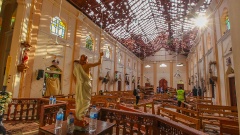 Verteidigungsminister Ruwan Wijewardene erklärte vor dem Parlament in Colombo, "das Attentat sei ein Vergeltungsakt für den Angriff auf Muslime in Christchurch" gewesen. 