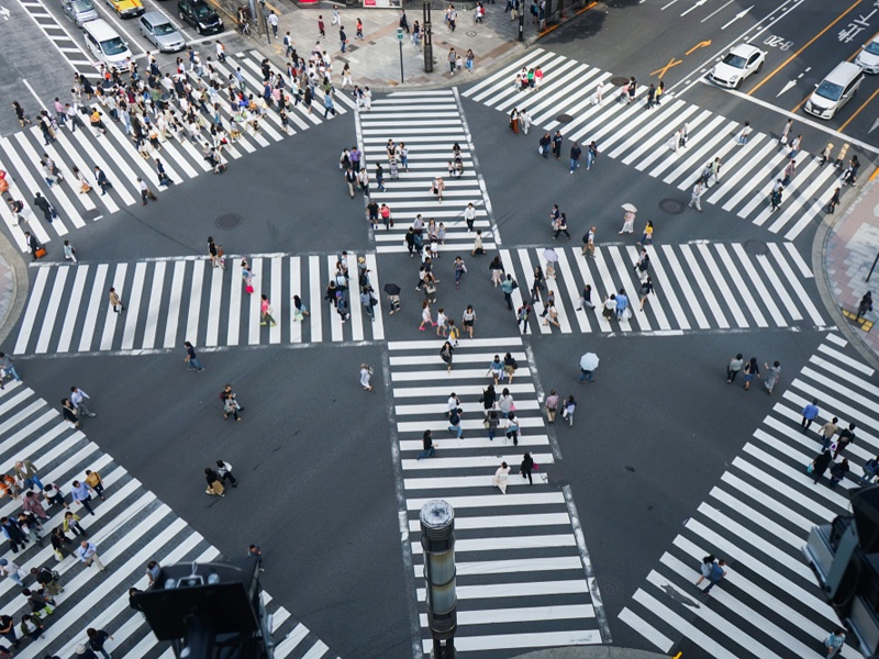 Kreuzung mit diagonalen Zebrastreifenif