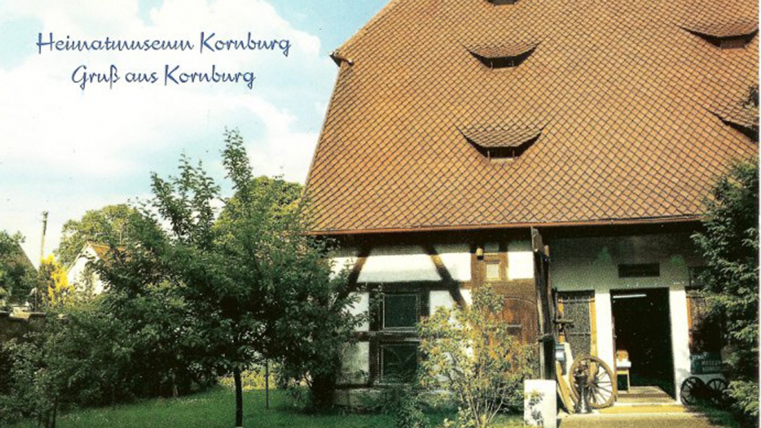 Das Heimatmuseum  Kornburg  gab es seit 1958 in der alten Pfarrscheune, die diese alte Postkarte zeigt.
