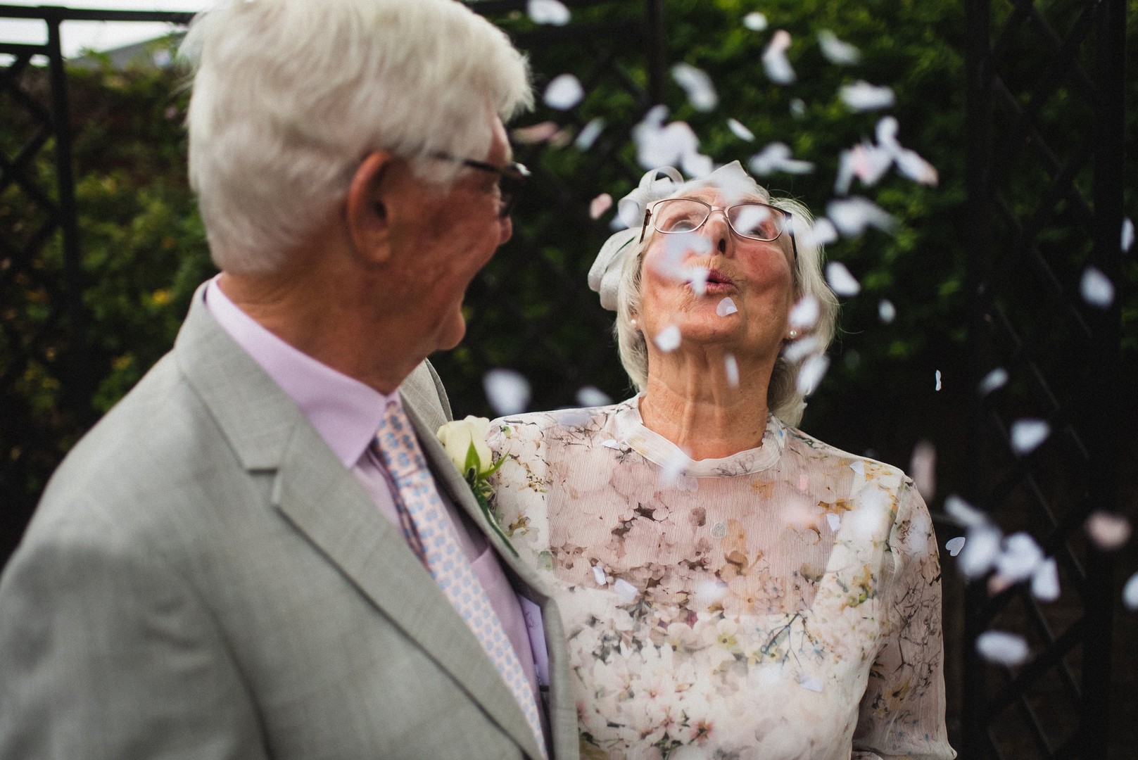 Senioren Paar bei zweiter Hochzeit