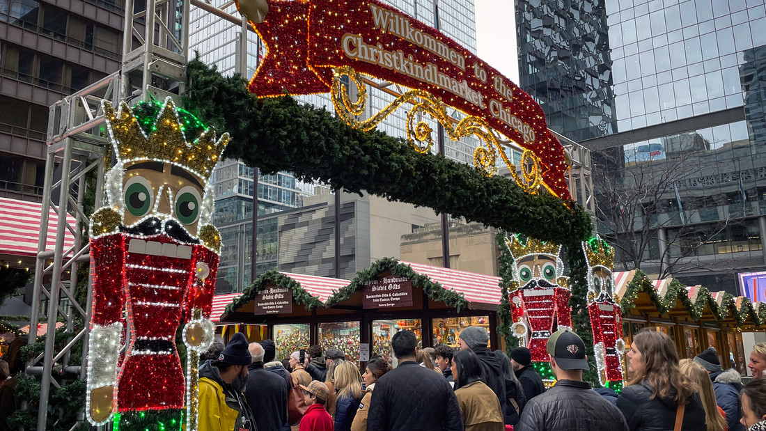 Das Eingangstor zum Christkindlmarket in den USA