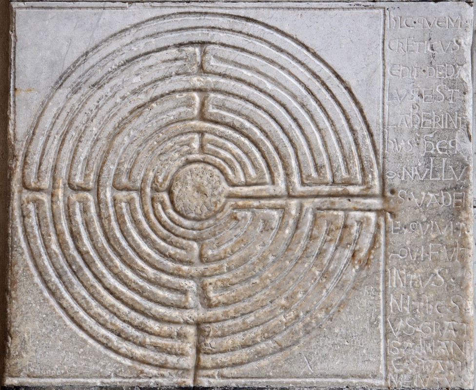 Fingerlabyrinth in der Kathedrale San Martino, Lucca, Italien