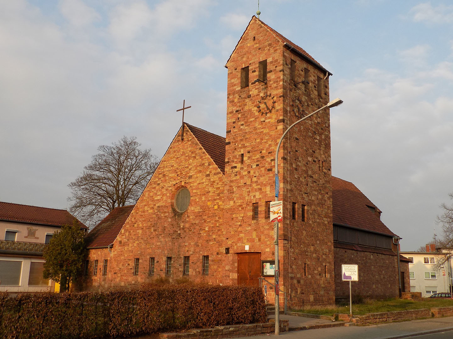 Außenansicht der evangelische Lukaskirche in Worms.