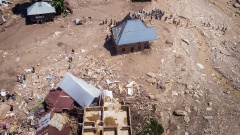 Häuser nach Flut im Ostkongo