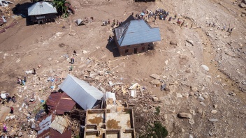 Häuser nach Flut im Ostkongo