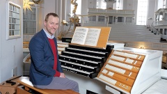 Jörg Endebrock an der Orgel der Hauptkirche St. Michaelis in Hamburg 