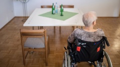 Alten- und Pflegeheime in  Corona-Pandemie sozial isoliert.