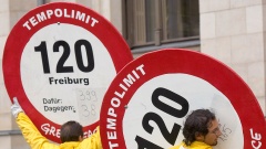 Protestaktion Greenpeace vor dem Verkehrsministerium für Tempolimit