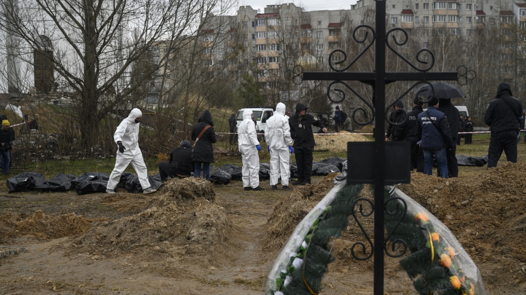 Exhuminierung der Leichen zur Identifizierung und
forensischen Untersuchung. Butscha, Ukraine