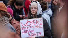 Plakat mit Aufschrift "Womens right are human right"