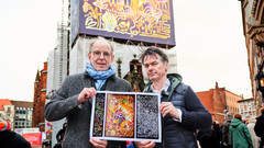 Landesbischof Ralf Meister und der Künstler Sebastian Peetz eröffnen die Installation eines Kunstwerkes am Turm der Marktkirche in Hannover