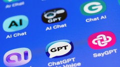 Logos verschiedener ChatGPT-Apps fuer Kuenstliche Intelligenz (KI) auf dem Bildschirm eines Smartphones