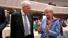 Josef Schuster und Kirsten Fehrs sprechen bei der Synode in Würzburg.