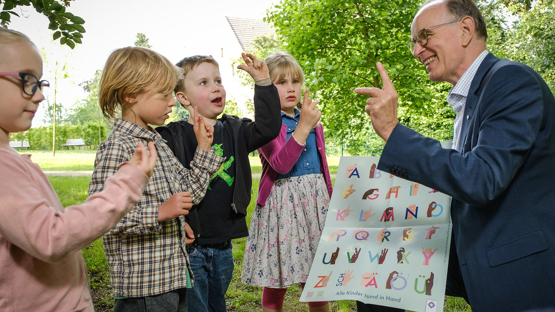 Schulanfangsaktion mit Landesbischof Ralf Meister