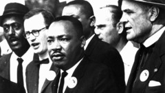 Martin Luther King (Mitte) unter den Teilnehmern der Demonstration