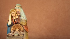 Krippe mit den Figuren Jesus, Maria und Josef