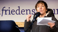 Die evangelische Theologin Margot Kässmann spricht auf einem Friedensforum