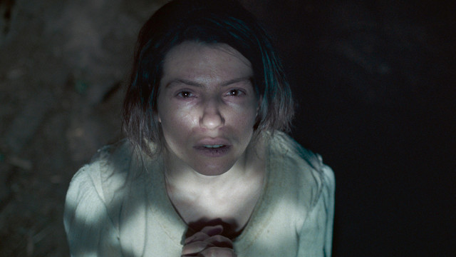 Anja Plaschg als Agnes in einer Szene aus dem Film "Des Teufels Bad" 