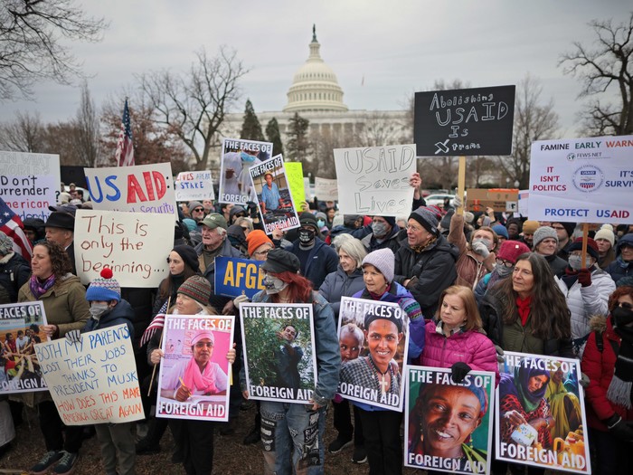 Mitarbeiter und Unterstützer von USAid protestierten vor dem Capital in Washington gegen die Schließung von USAid durch die Trump-Administration