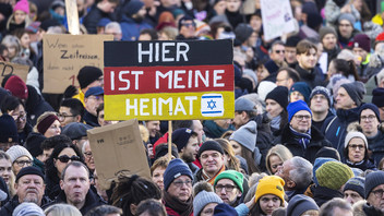 Eine jüdische Stimme auf einer Demo gegen den Rechtsruck in Stuttgart