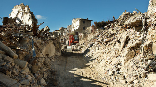Erst auf den zweiten Blick zu erkennen: Vom Bergdorf Accumoli sind nur noch Trümmer übrig