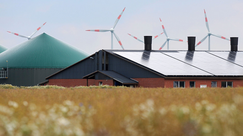 Biogas, Windkraft und Solarkollektoren: Der richtige Strommix macht den Unterschied 