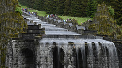 Wasserspiele an den Kaskaden unterhalb des Herkules-Denkmals im UNESCO-Welterbe Bergpark Wilhelmshöhe