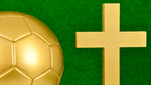 Kreuz und Fußball 