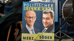 Plakat mit Bayerns Ministerpräsident M. Söder (CSU) und des CDU-Bundesvorsitzenden F. Merz.