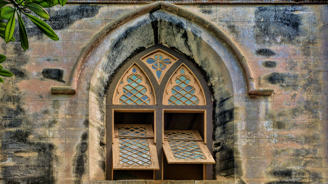 Geöffnete Kirchenfenster