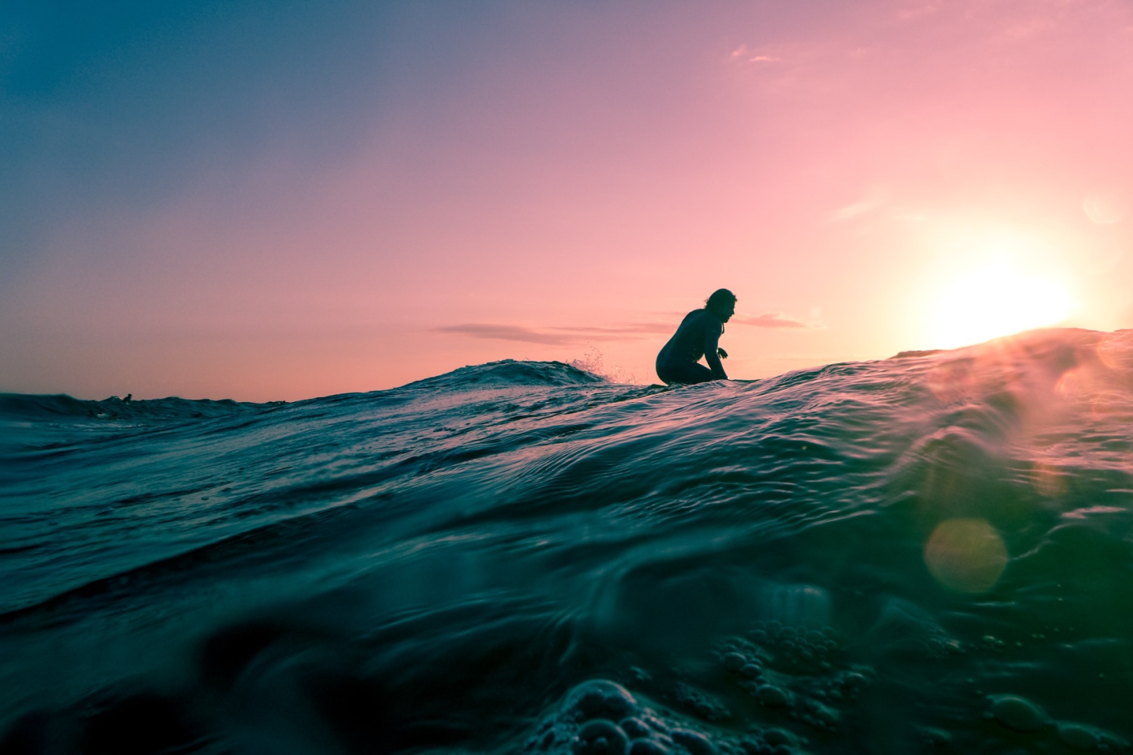 Surfer auf den Wellen