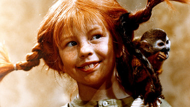 Inger Nilsson als Pippi Langstrumpf mit dem Affen "Herr Nilsson"